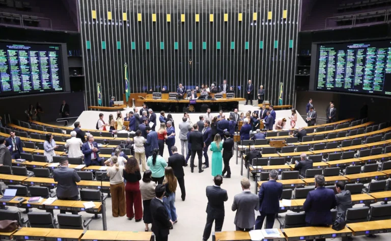 Congresso resiste a MP do governo e quer mudança em “OAB da Medicina”