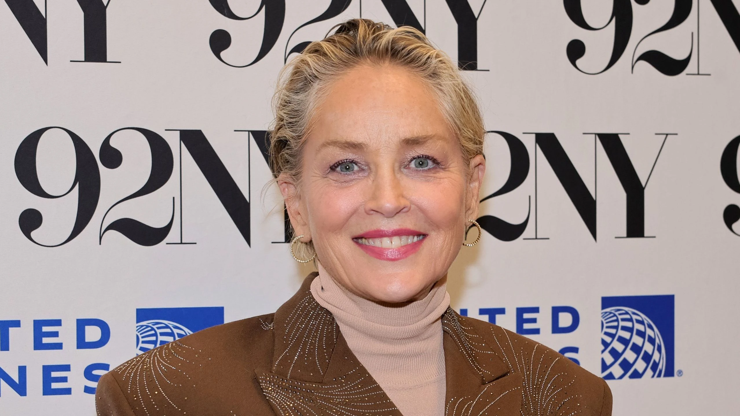Sharon Stone compara IA a banda cover: 