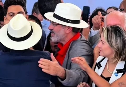 Pré-candidato à Câmara, Delúbio publica vídeo em que é abraçado por Lula