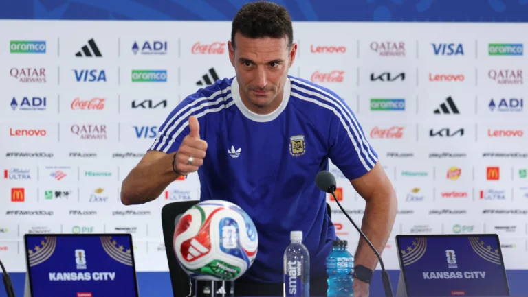 Scaloni completa 100 jogos no comando da Argentina contra Cabo Verde