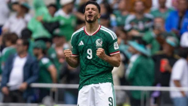 Raúl Jiménez brilha em primeira Copa do Mundo após perder o pai