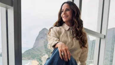 Viviane Araújo posa de biquíni e reclama do frio: 