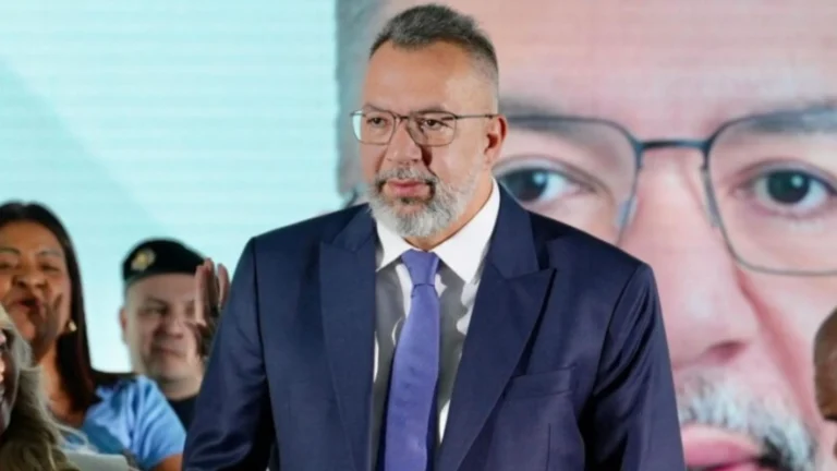 Aliado de Flávio no Rio é alvo da PF e abre nova crise na pré-campanha