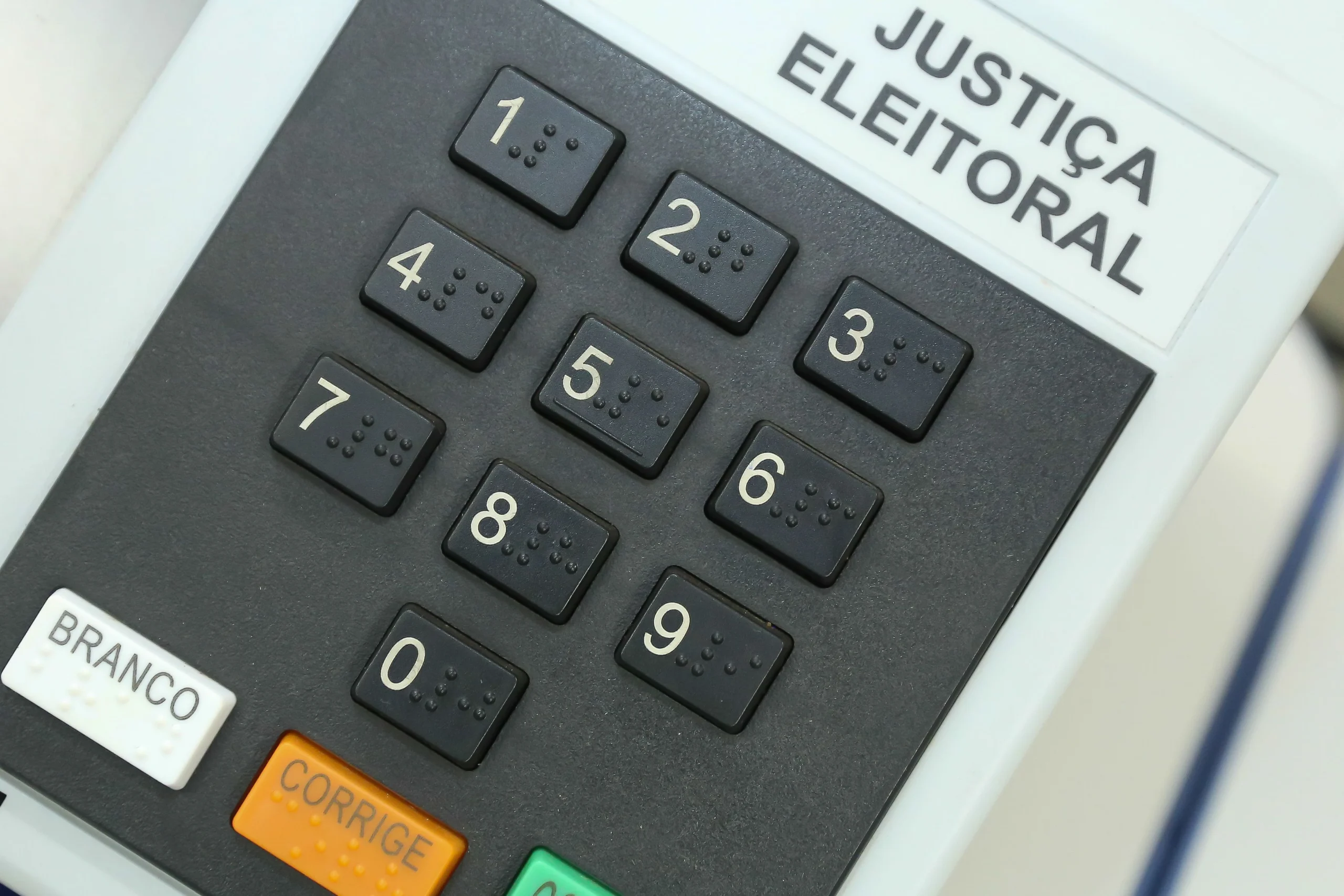 Análise: Pela 1ª vez, eleição acontece de fora para dentro