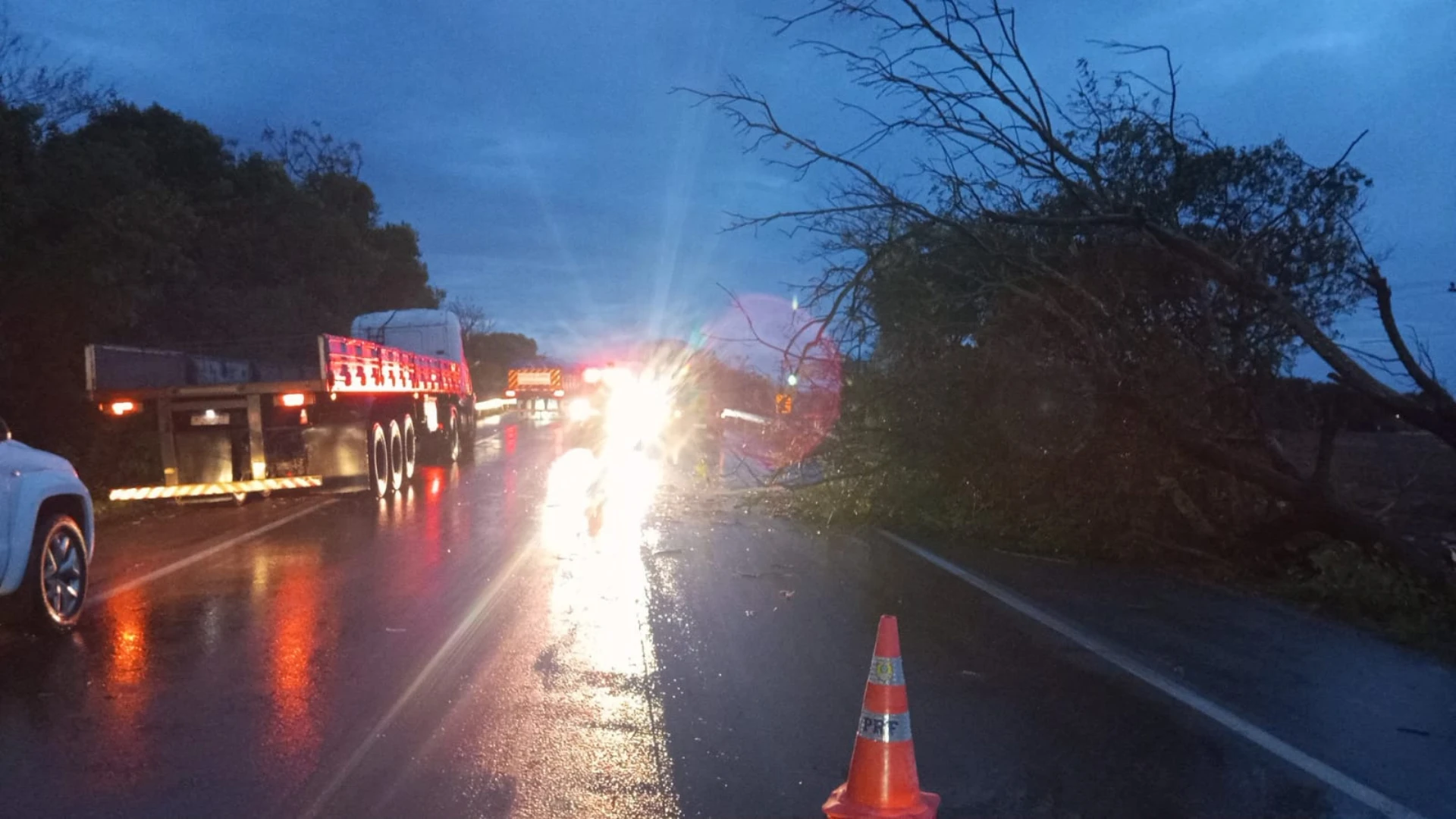 Temporal com granizo deixa mais de 400 desalojados na Grande Porto Alegre
