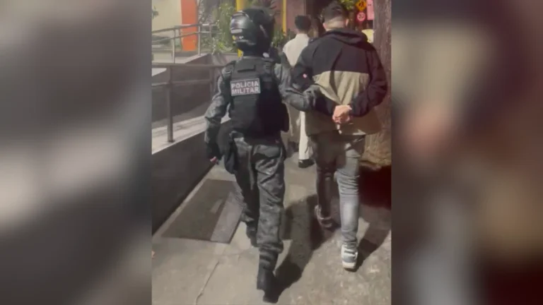 Chilenos são presos com documentos falsos e celulares roubados no RJ