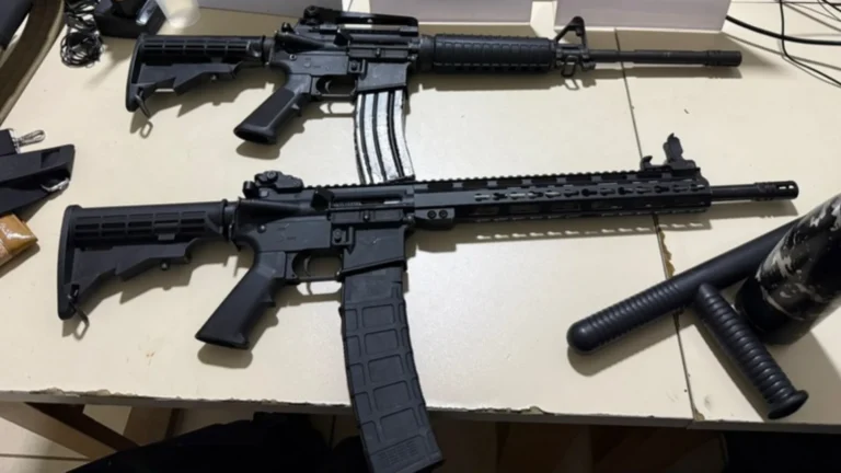 Armazém de armas é encontrado e três são presos com fuzis no Acre