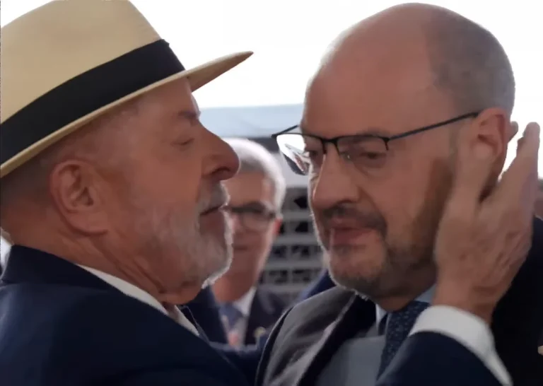 Couto chora em evento com Lula, que pede para governador “não ter medo”