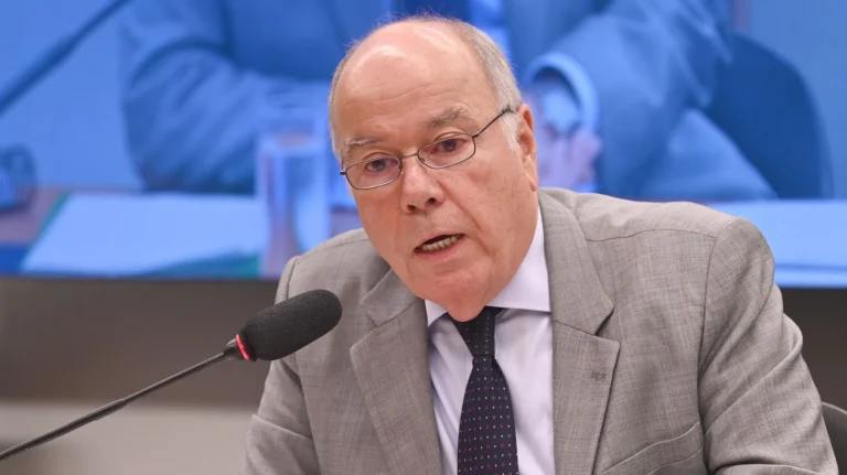 Oposição aciona PGR contra Vieira após ministro faltar em audiência