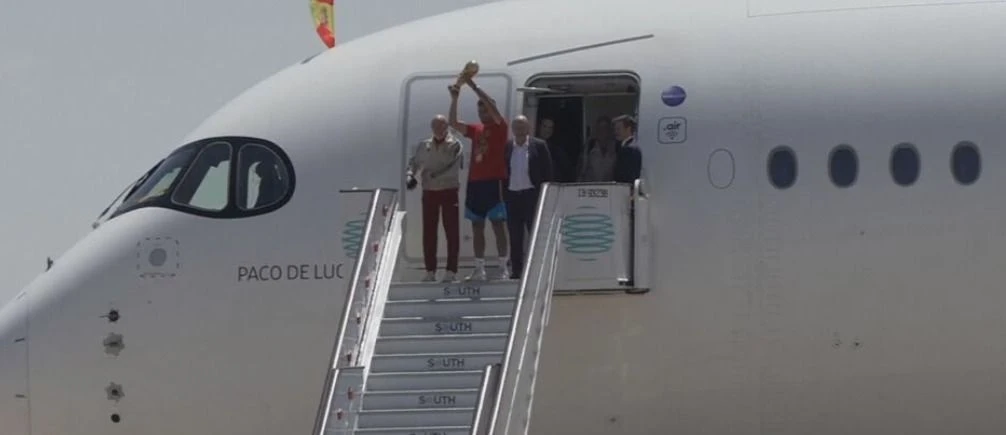 Espanha desembarca em Madri com a taça de campeã do mundo