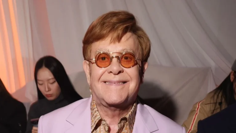 Elton John fecha acordo milionário para shows em holograma, diz jornal