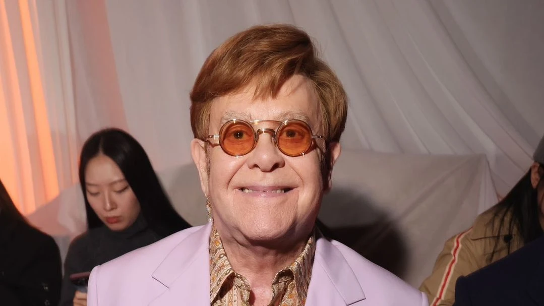 Elton John fecha acordo milionário para shows em holograma, diz jornal