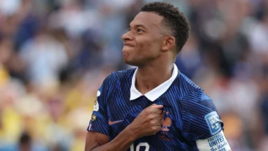 Mbappé reage a comentários racistas de senadora do Paraguai: 