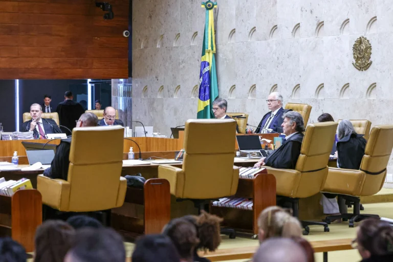 Tribunais descumprem limite a penduricalhos e salários chegam a R$ 1 milhão