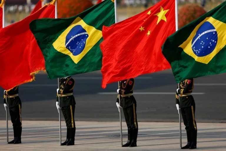 PoderData: 52% preferem elevar relações comerciais com China; 35%, com EUA