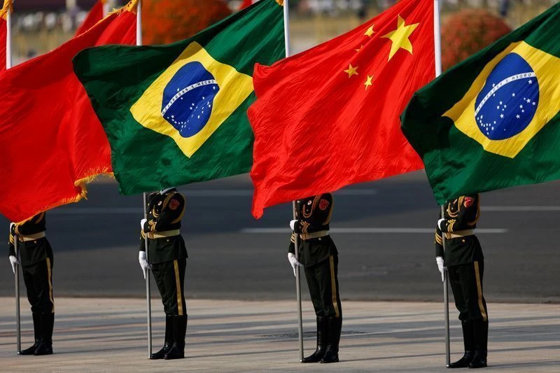 PoderData: 52% preferem elevar relações comerciais com China; 35%, com EUA