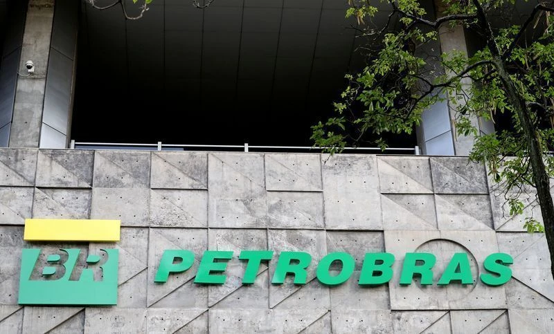 PDT sugere volta da Petrobras à distribuição de combustível a plano de Lula