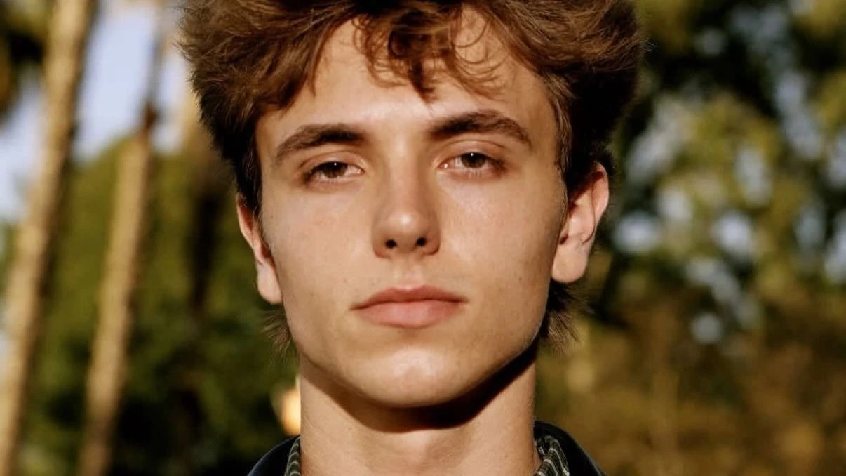 Filho de Britney Spears estreia como modelo em campanha para a MAC