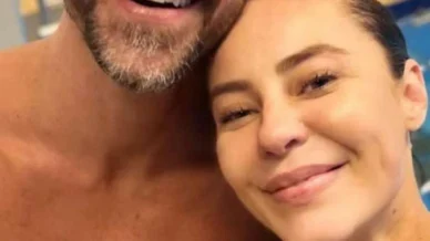 Solteira, Paolla Oliveira surge em piscina com ator da Globo