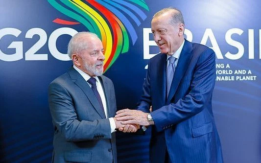 Lula telefona a Erdogan, debate cooperação em defesa e confirma ida à COP31