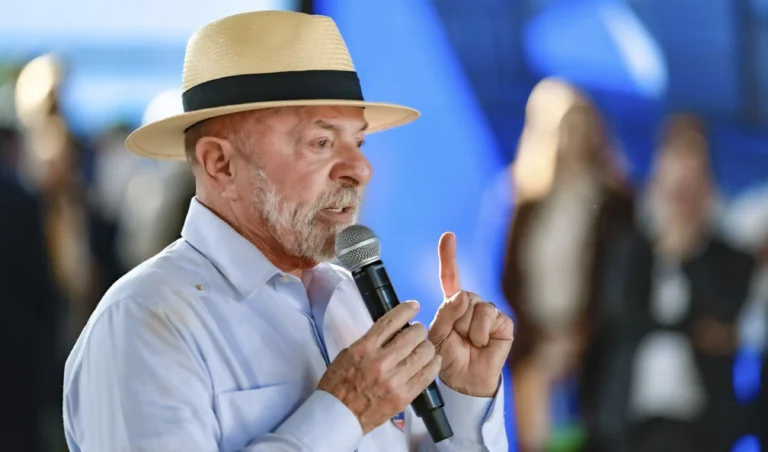 Lula acena a religiosos e fala em “Deus” 3 vezes por discurso de campanha