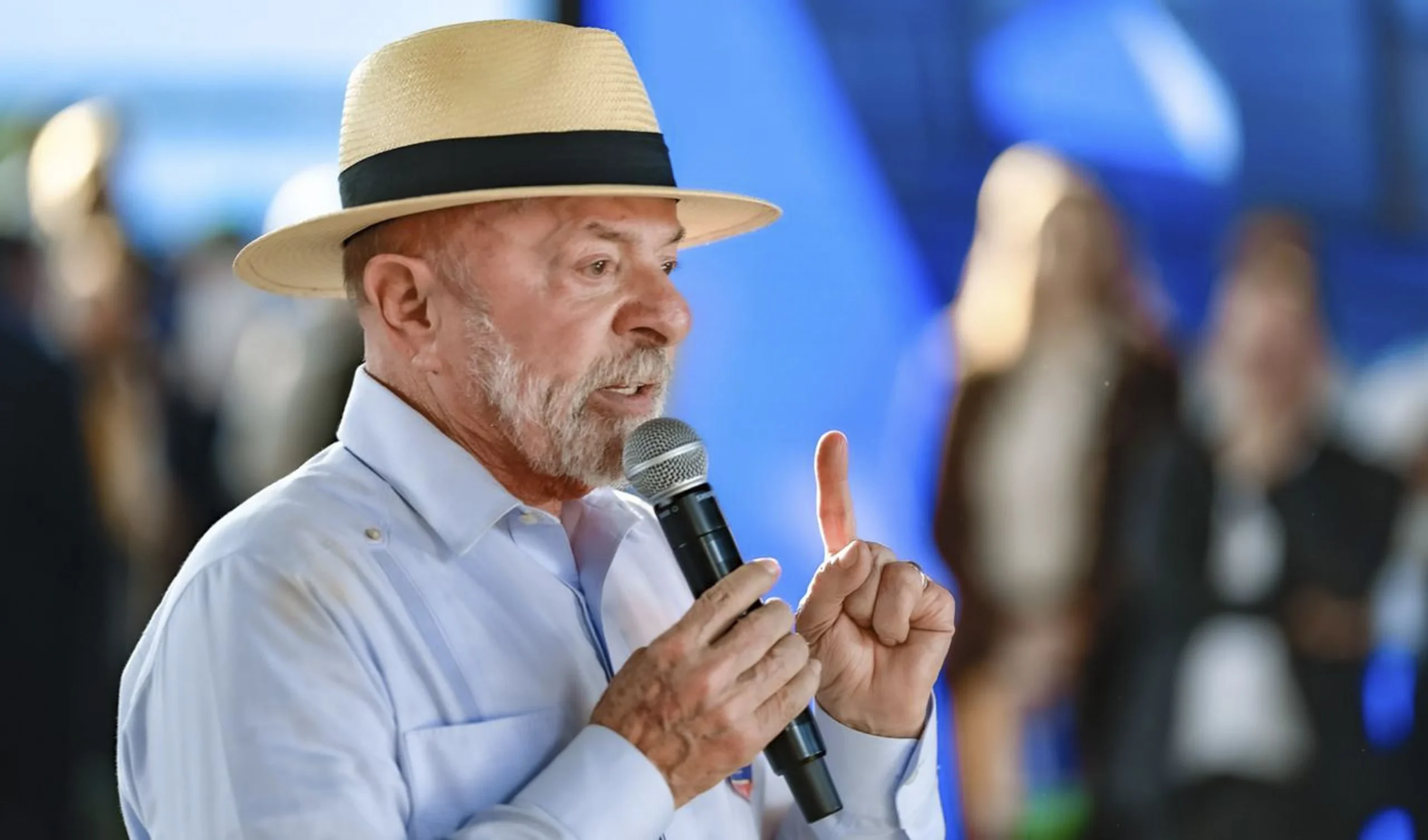 Lula acena a religiosos e fala em 