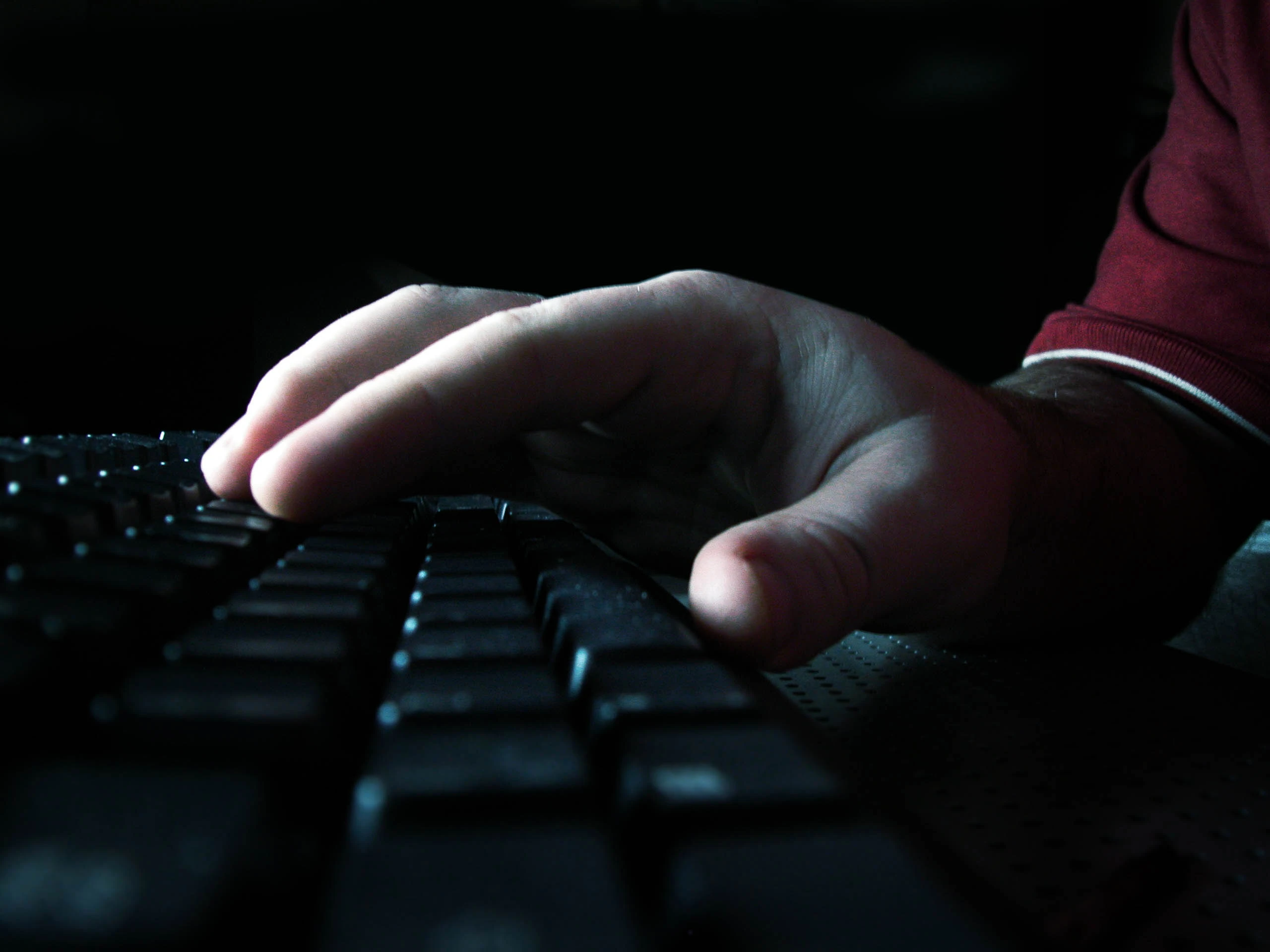 Adolescente é apreendido por vender material de abuso infantil no Discord