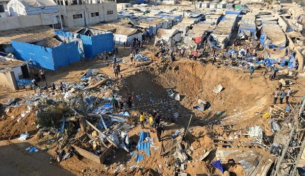 Ataque israelense deixa cratera em hospital de Gaza, apesar de cessar-fogo