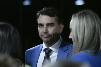 Flávio promete estabilizar dívida pública, mas 