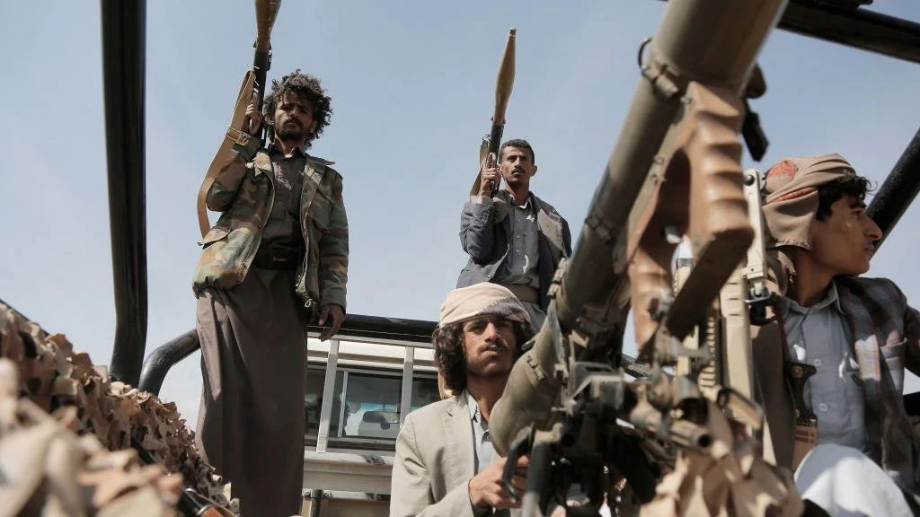 Especialistas avaliam escalada no Mar Vermelho após ataques dos Houthis