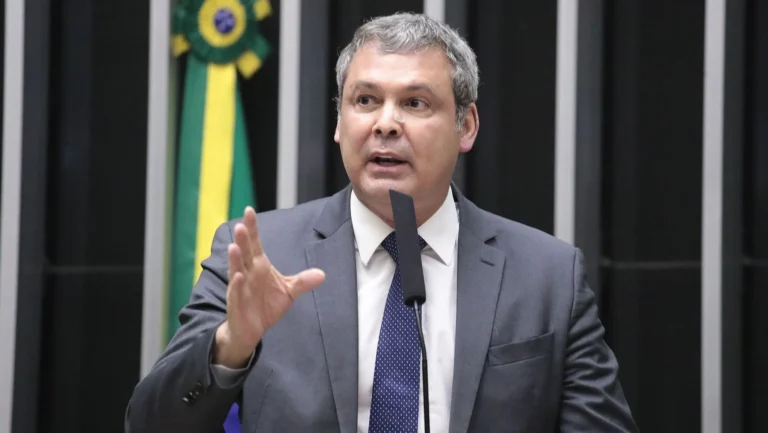 Campanha de Lula critica e Lindbergh reavalia nota sobre estupro