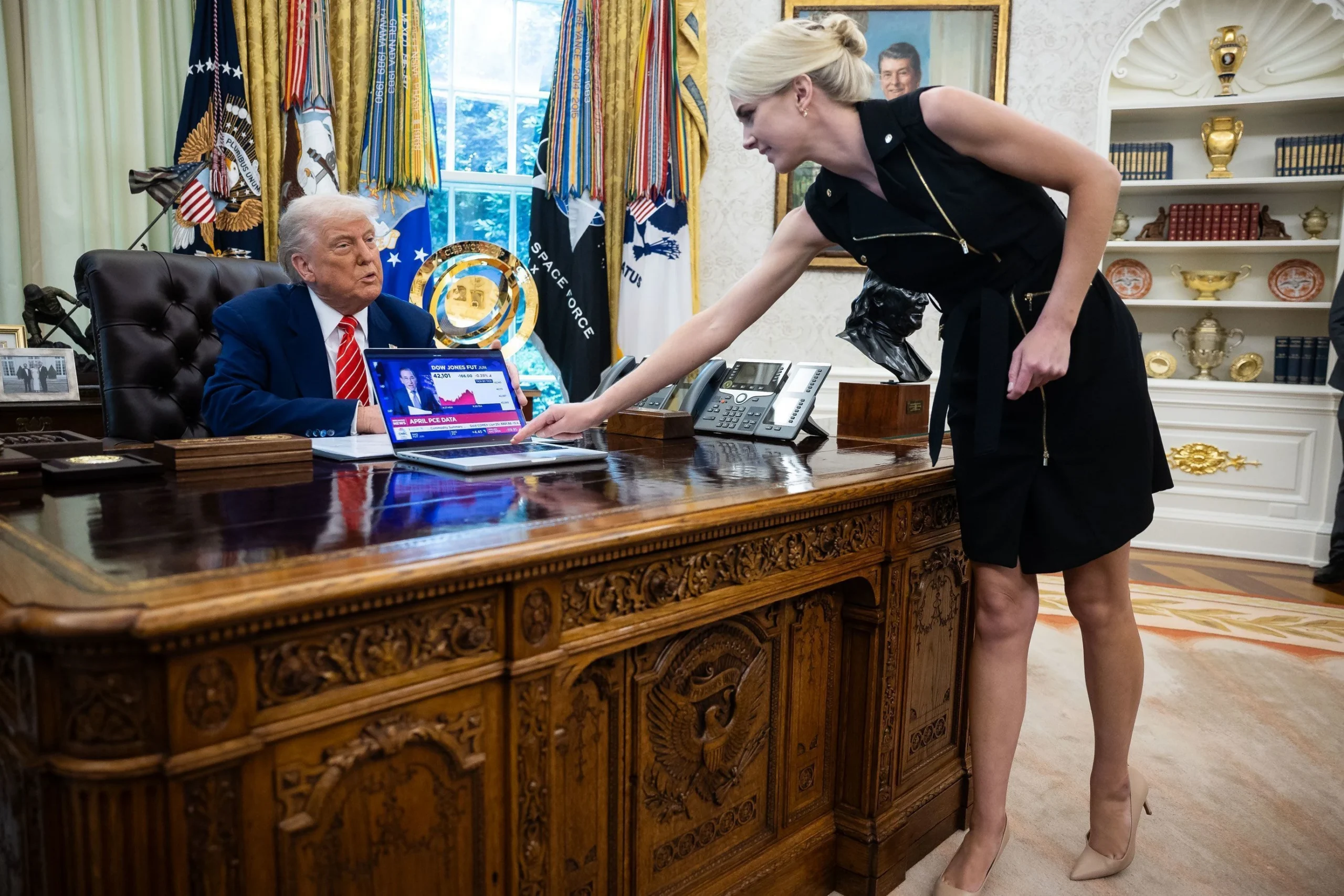 Posts apagados mostram o apoio de assessora de Trump à invasão ao Capitólio