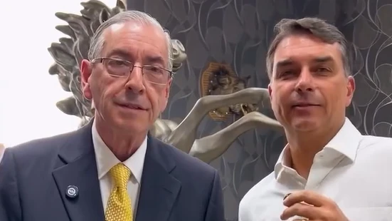 Flávio Bolsonaro apoia candidatura de Eduardo Cunha como deputado por MG