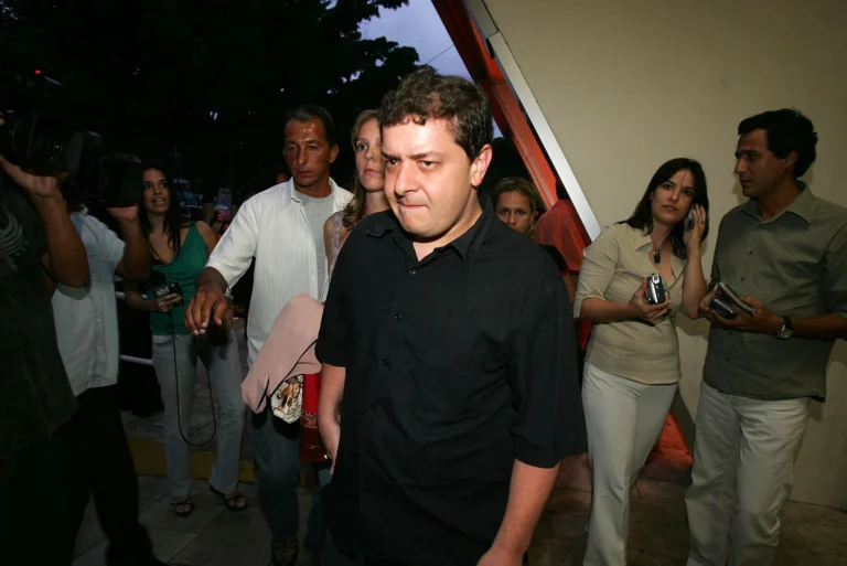Justiça nega liminar pedida por Lulinha para retirar vídeo de Flávio