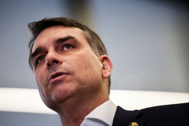 TSE suspende sistema de filiação após mudança de partido de Flávio