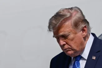 Trump ordena que petrolíferas reduzam preços da gasolina