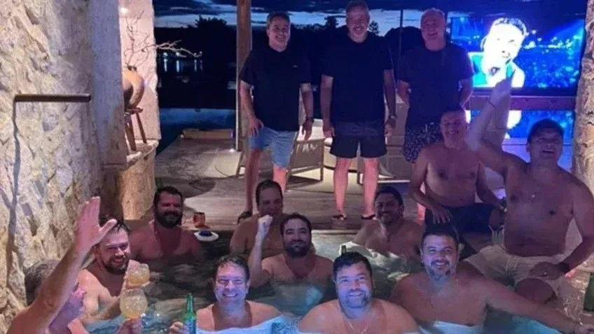 Ramagem explica foto em piscina ao lado de políticos e alvo do caso INSS