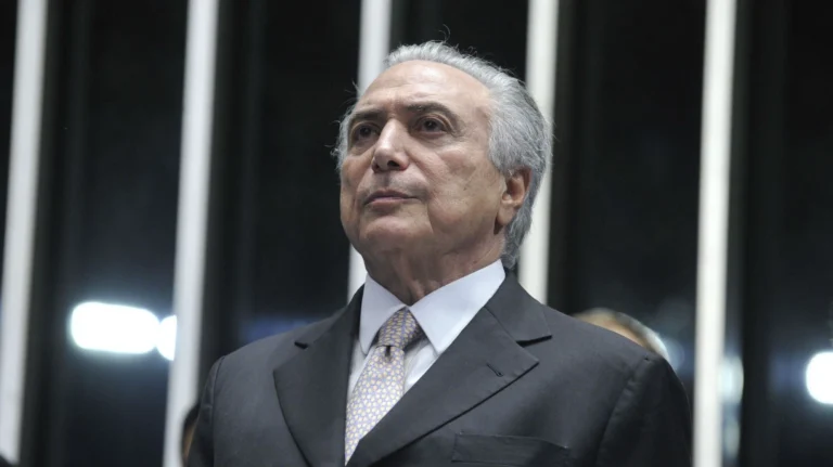 Temer diz que instituições devem prevalecer ante pessoas na crise do STF