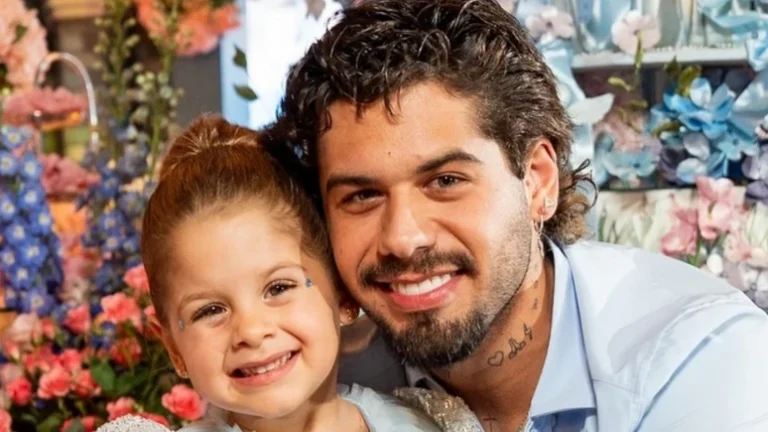 Eita! Zé Felipe canta ao vivo e reação da filha Maria Flor viraliza