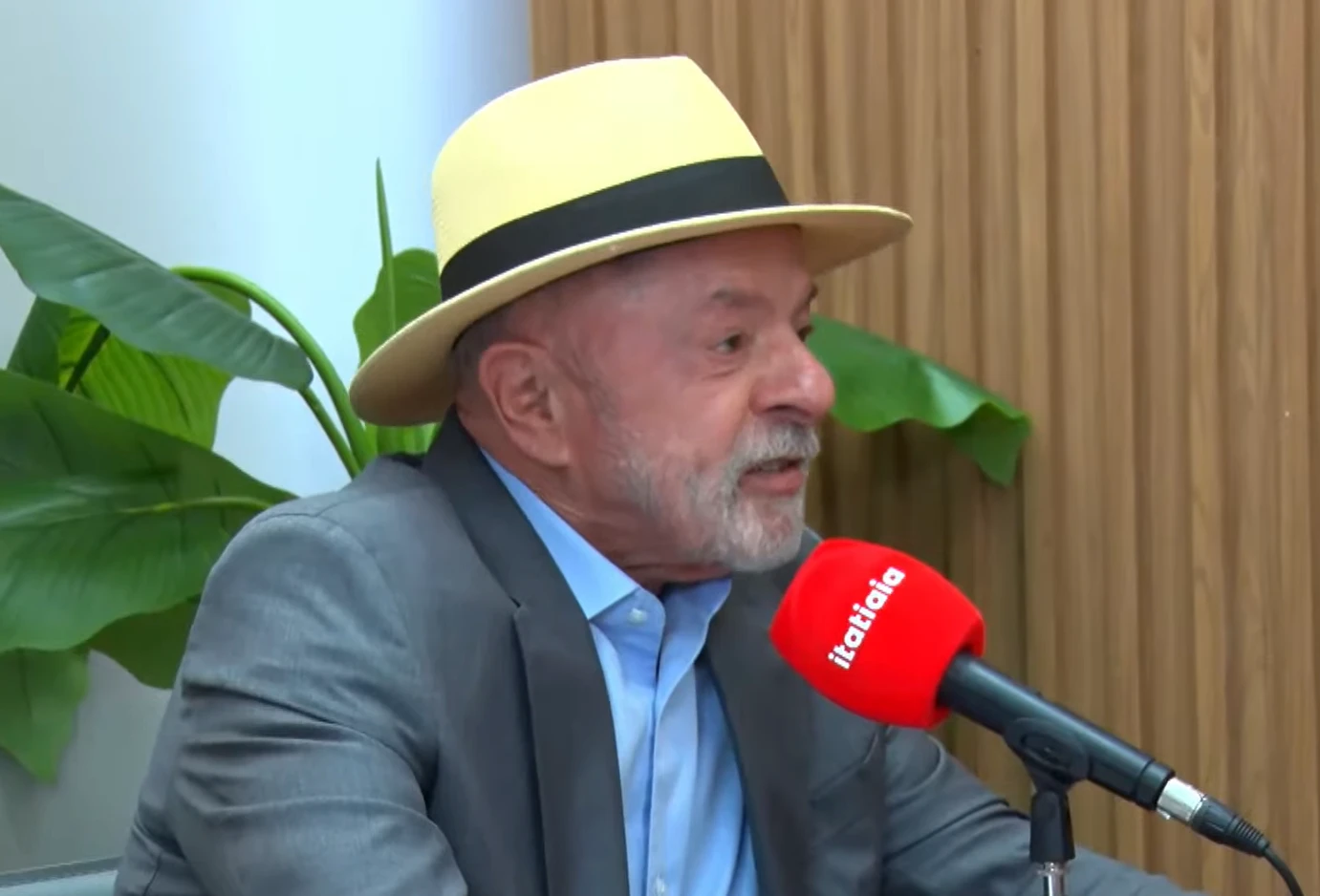 Flávio Bolsonaro sabe que não vai escapar, diz Lula sobre Master