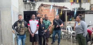 Polícia prende dois homens por abuso contra adolescente de 12 anos no RJ