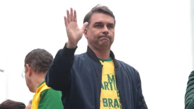 Assessora de Flávio negociou emenda com condenado em caso Marielle