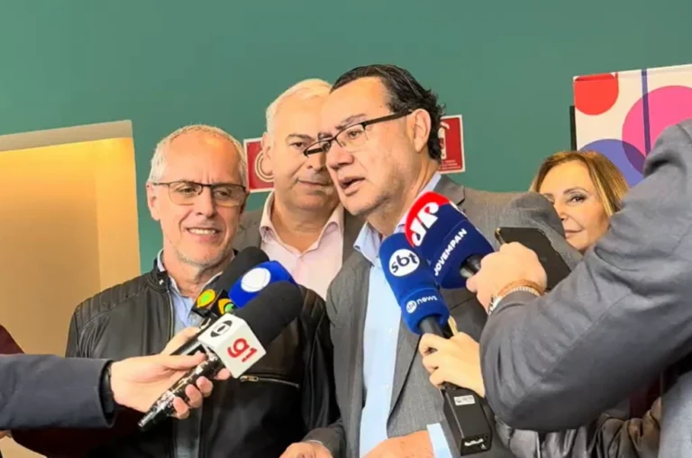 Cury critica economia de Lula e diz que “ética” de Flávio é “insana”