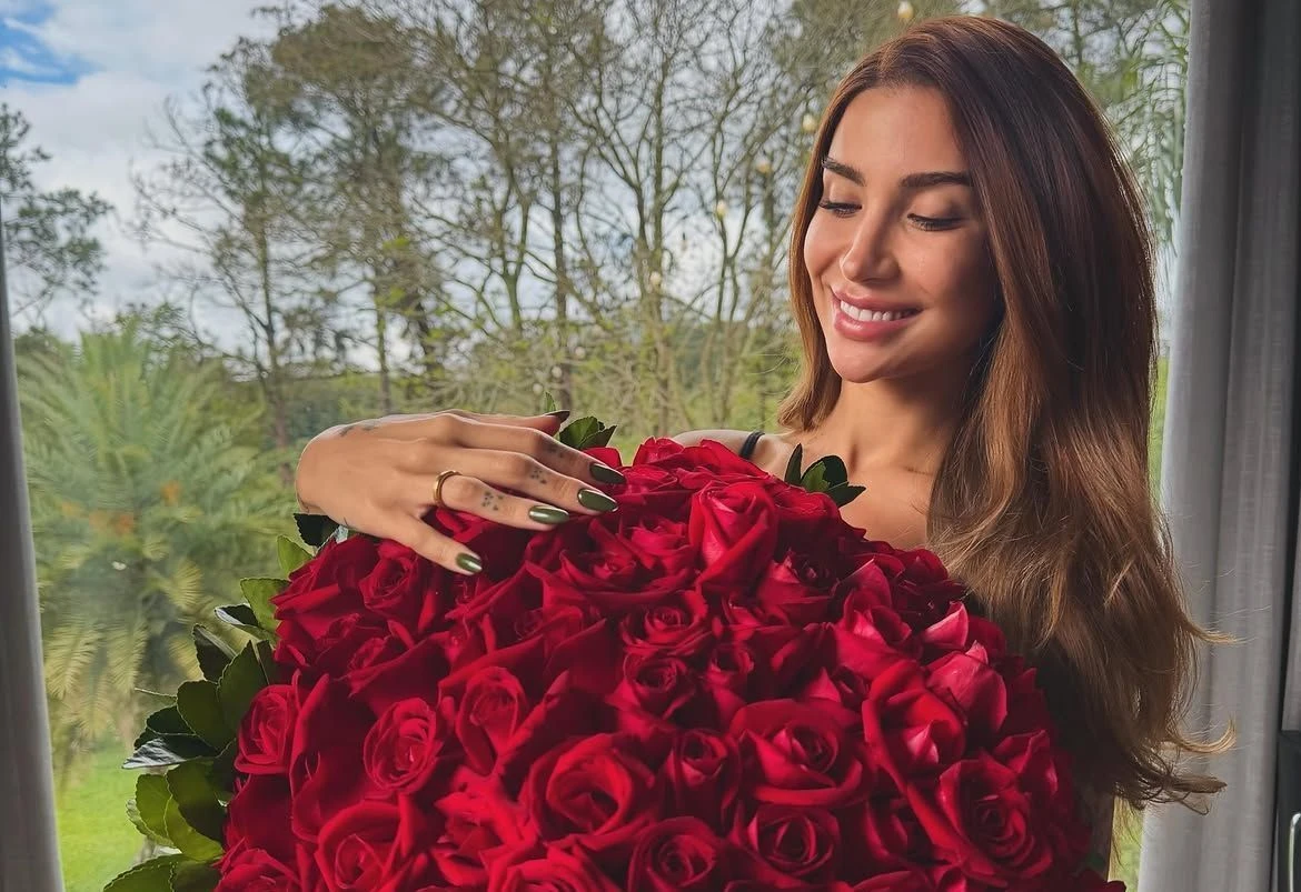 Bianca Andrade mostra anel e declara: 