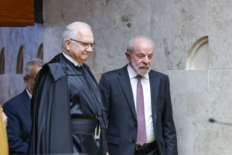 Lula e Fachin tratam de crise política no STF