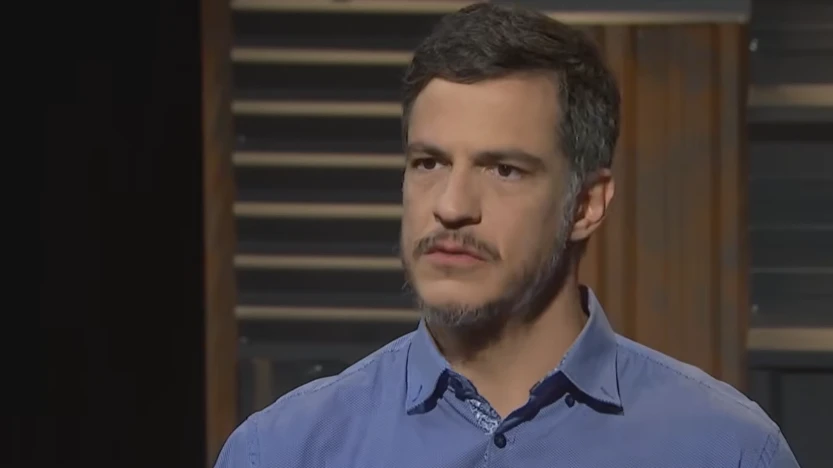 Mateus Solano fala sobre polêmica com celular no teatro: 
