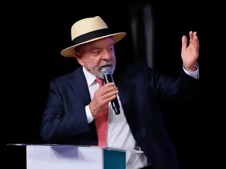 Ninguém pode usar o cargo que tem em benefício pessoal, diz Lula