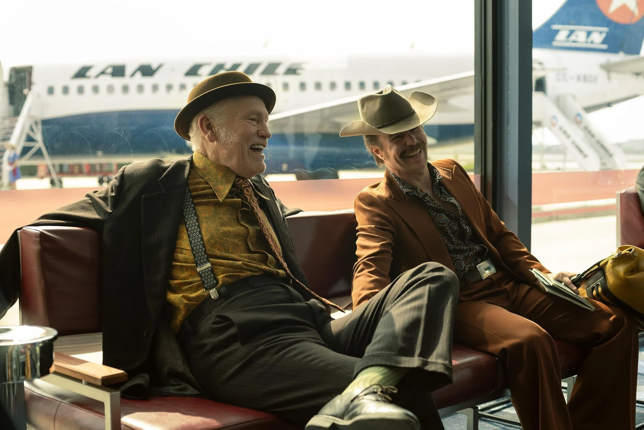 John Malkovich se emociona com ovação de 13 minutos por 