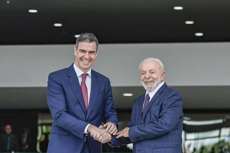 Premiê da Espanha, Pedro Sánchez, declara apoio a Lula antes do 2º turno