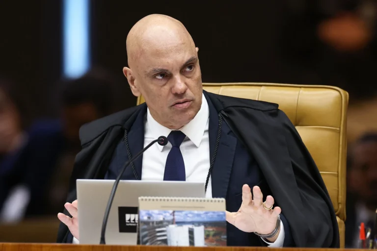 Encontro entre Moraes e cúpula da PF amplia tensão dentro do STF